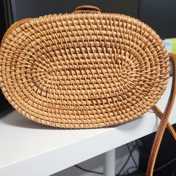 - Handbags - Oval